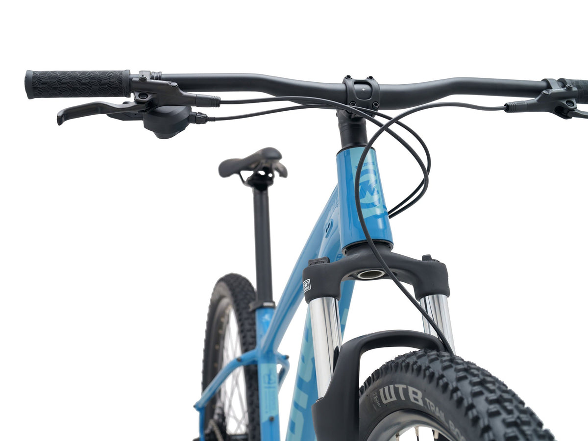 Kona Lava Dome 2026 hardtail mountain bike in Gloss Celestial Blue, close-up front view of handlebar, cockpit, and fork